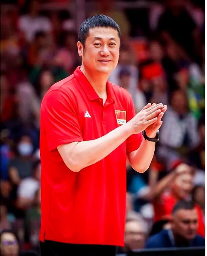 一个没有担当、没有脑子的排管中心主任，一个连国内比赛都没带明白的教练，如何延续中