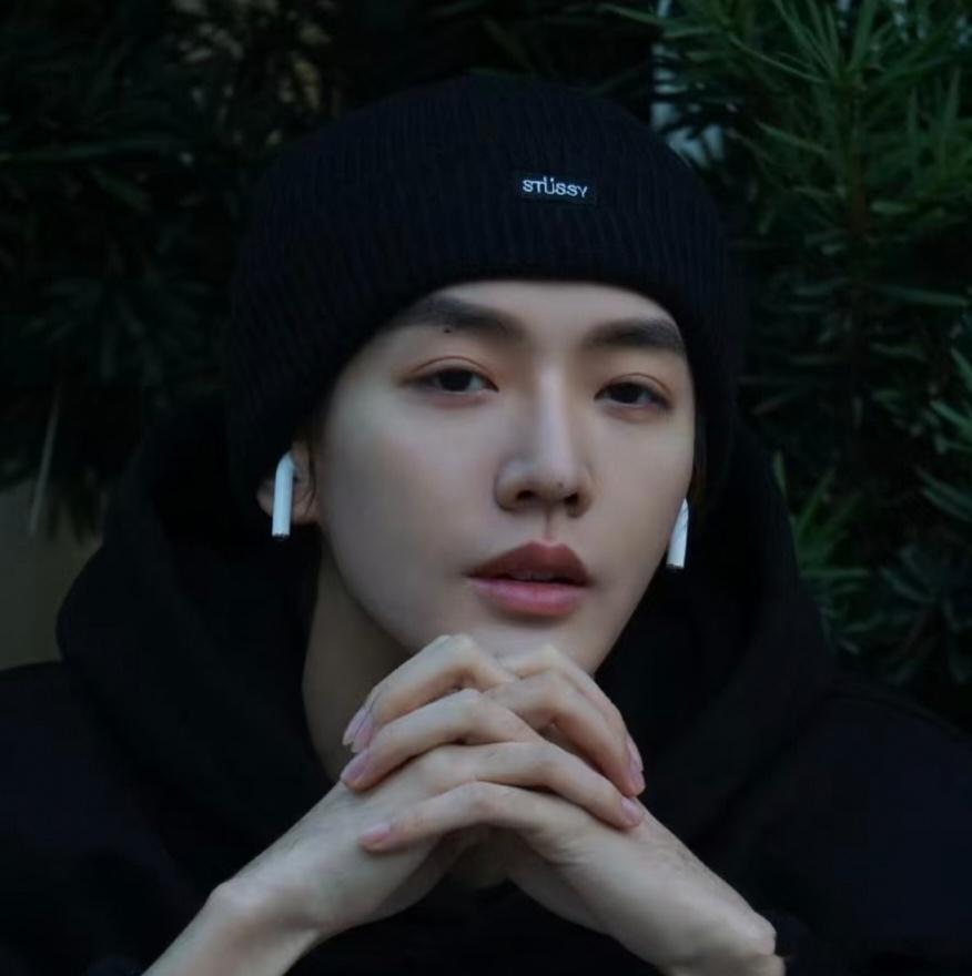 邓为邓为的五官每一处都绝妙，组合到一起更是神颜，谁懂在屏幕上看到他的治愈跟幸福