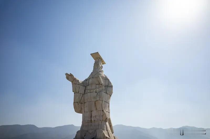 【为何中国“治理”体制要优于西方国家？这感谢秦始皇】秦始皇统一文字、统一官方“标