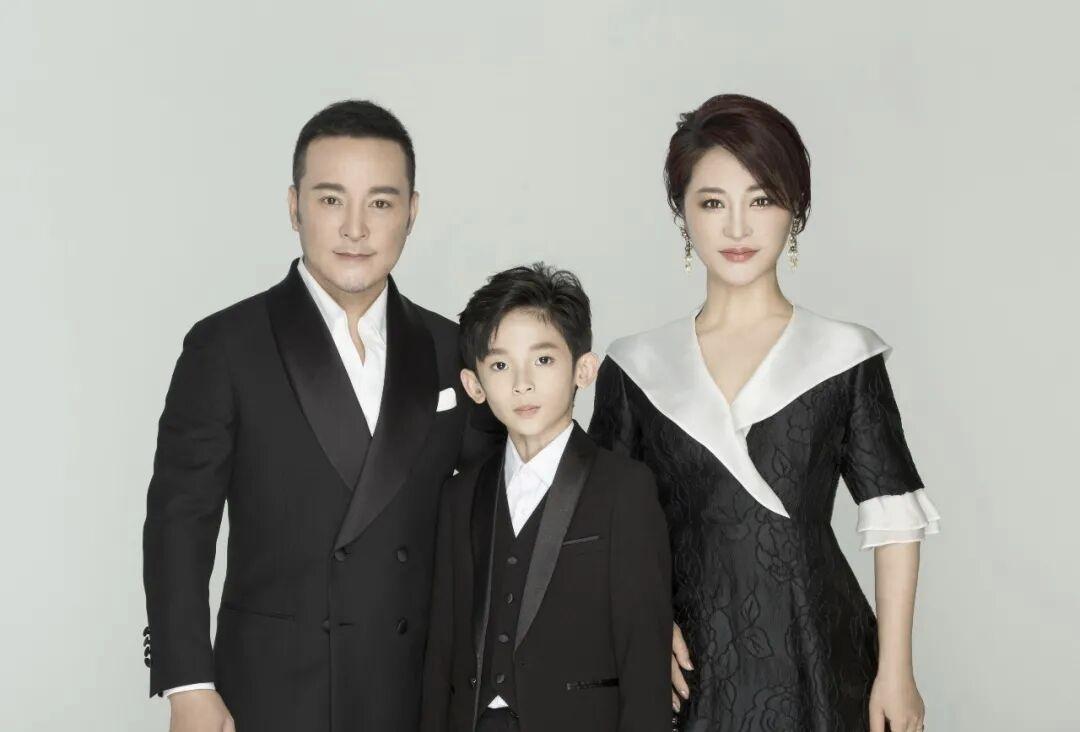 毛戈平夫妇非常清醒：彩妆赛道太卷了，不能把所有赌注都押在这上面……毛戈平