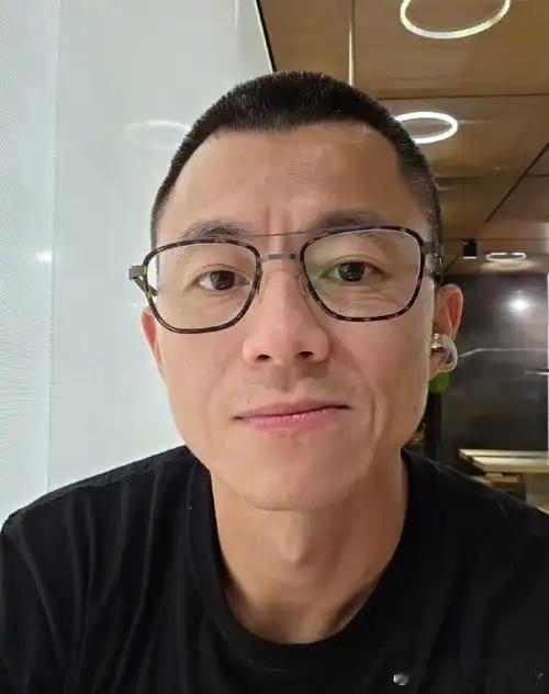 陈震彻底凉了！涉及偷税。这次陈震再想出来估计很难了，他还不是简单的在网上胡咧咧的