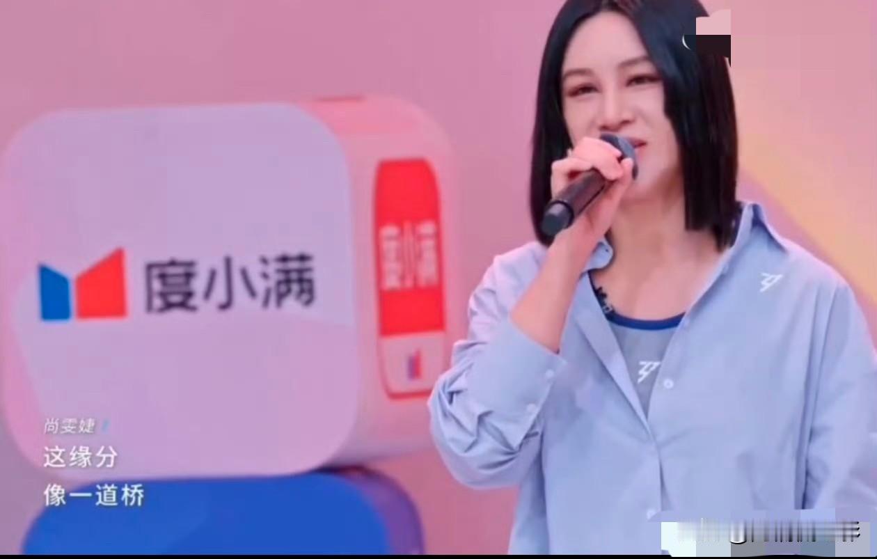 不得不说浪姐向来很会制造话题。最新一期师姐帮帮唱舞台，尚雯婕选择演绎谭维维的经典