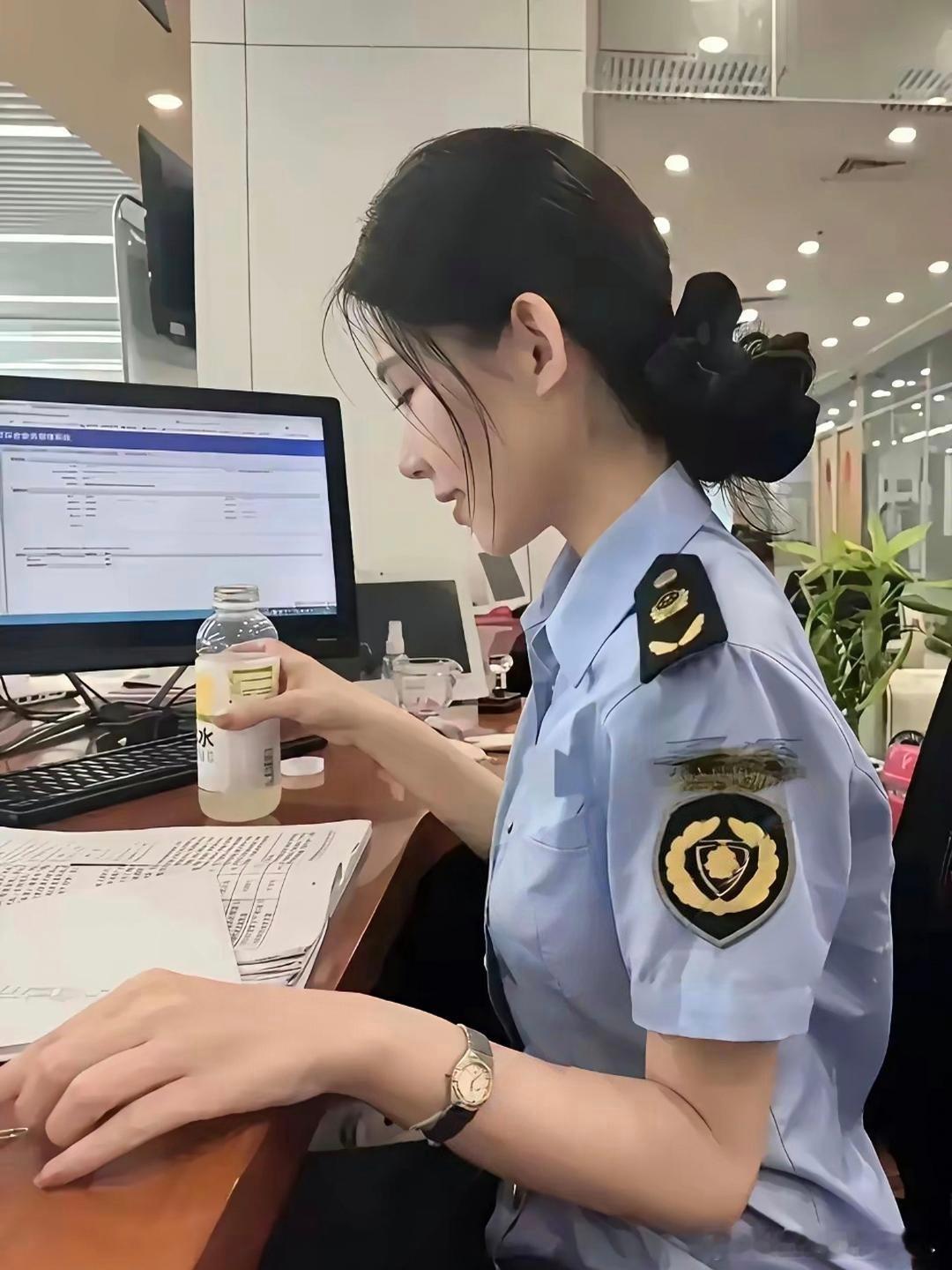 体制内的女孩颜值都好高，才貌双全。