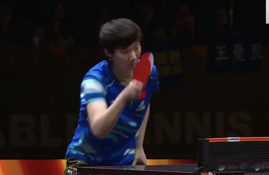 恭喜王曼昱4比1战胜韩国选手朱芊曦，强势挺进总决赛四强！这场比赛前3局，虽说