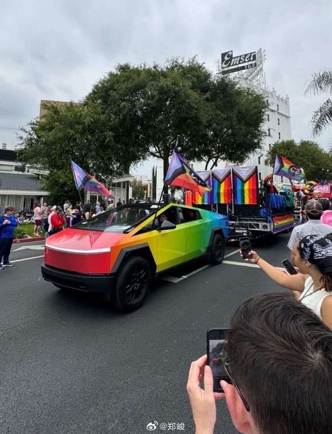 🌈Cybertruck🌈这都不需要贴车贴了。​​​
