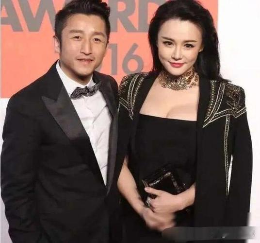 邹市明与冉莹颖的婚姻一直备受热议，冉莹颖近期在综艺活动中坦言，自己曾多次动过离婚