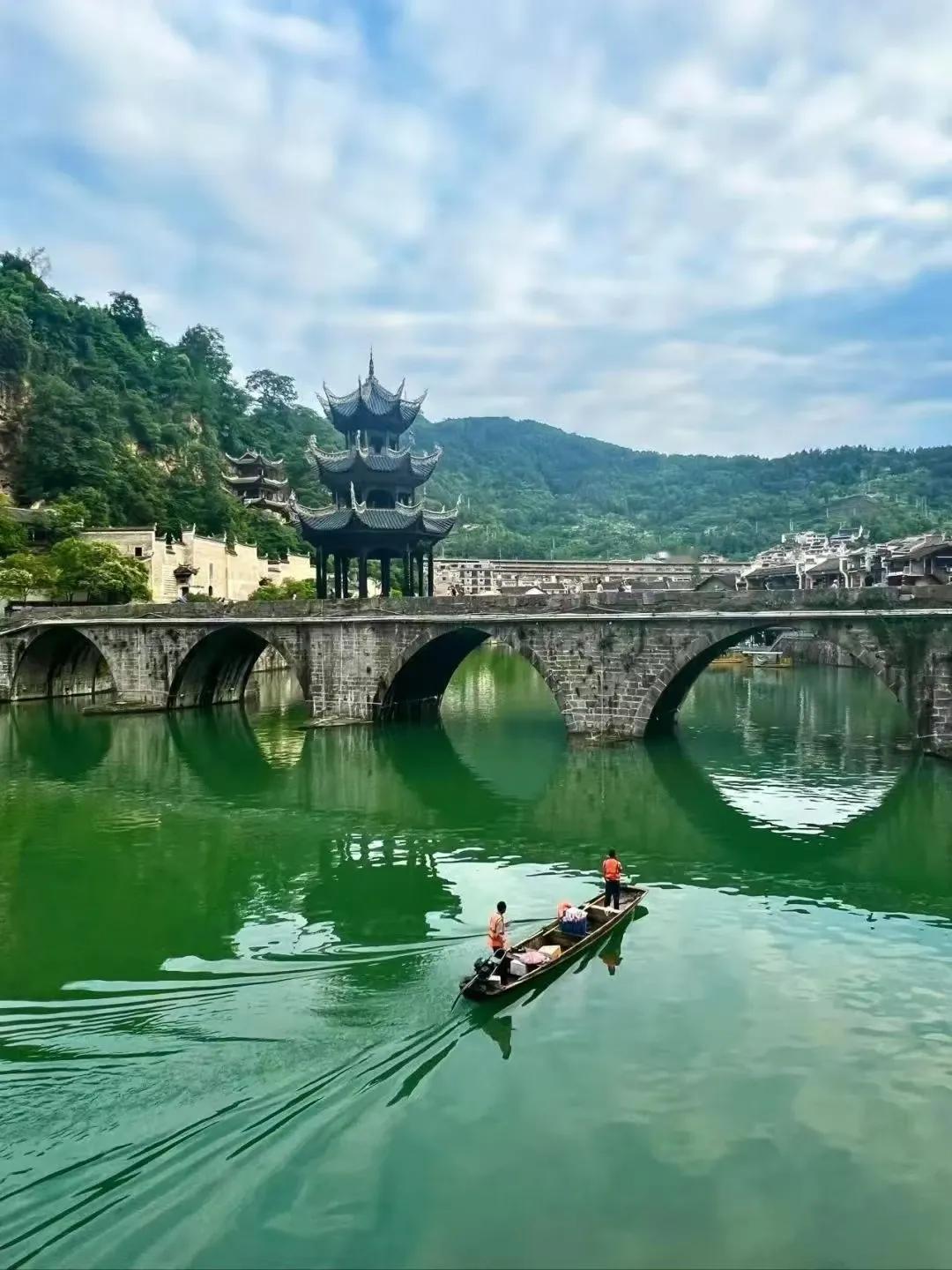 炒股最大的敌人是自己吗是的就是自己因为害怕因为恐惧因为贪婪时而追逐热