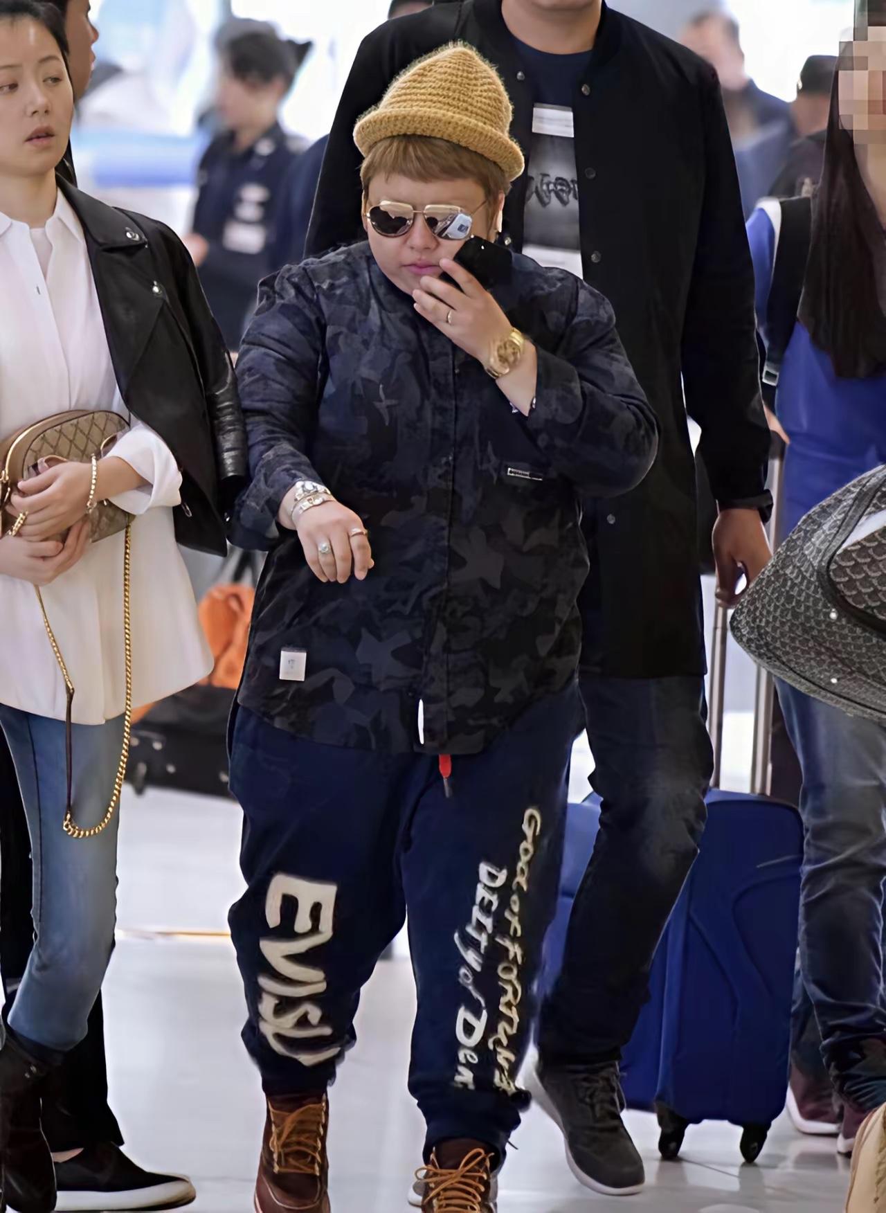 感觉韩红遇到“事”了不是“走面儿”那么简单的事情是有人在带节奏、引导着大家去
