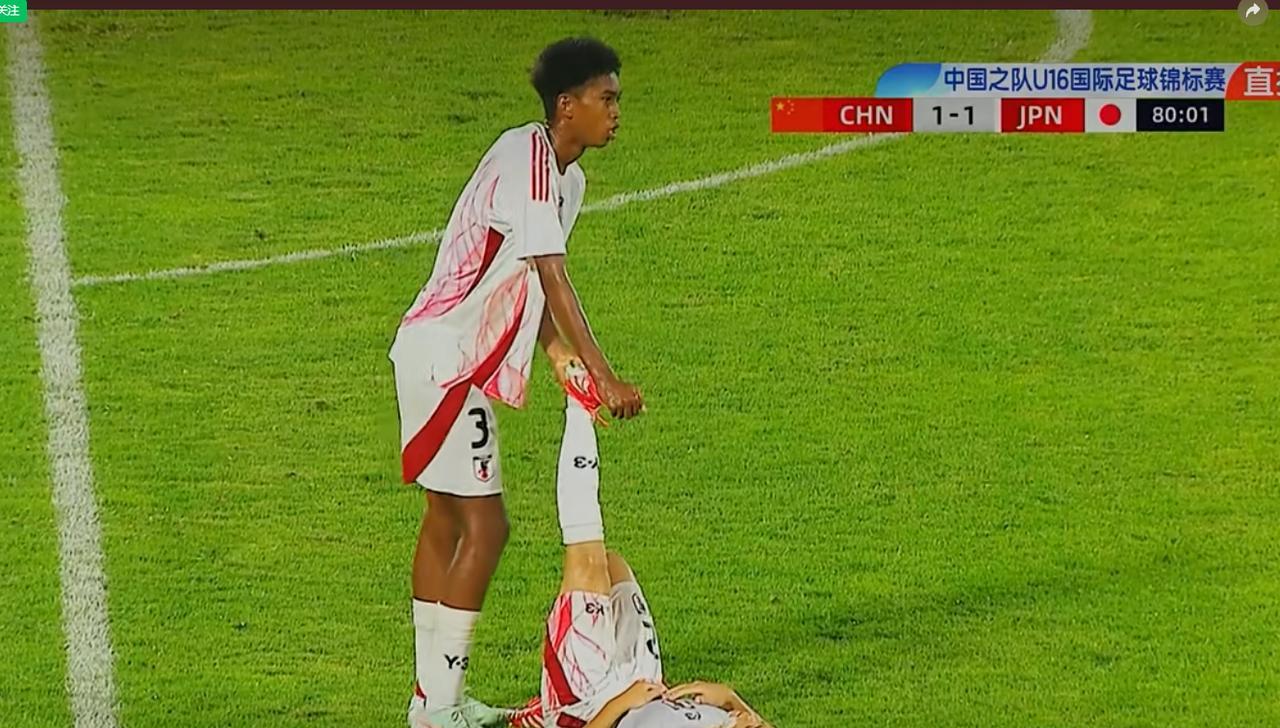 U16国少NB这些年跟日本踢了这么多场，第一次看见中国队把日本队也干抽筋了[捂