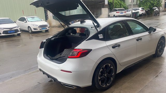 思域氛围灯在哪里开呀各位大哥思域两厢极锐我看配置不是双色的么，我这个怎么只有一