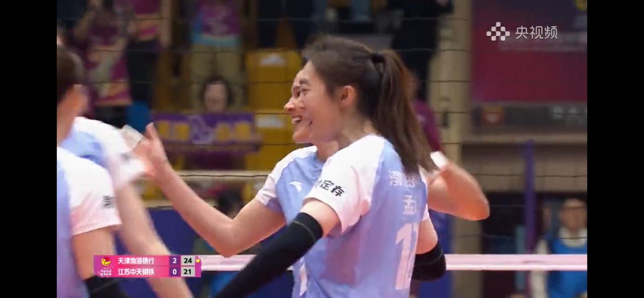 孟豆是个奇迹我只能这样说了！常规赛传得让人打寒战，被病垢得最凶的二传。季