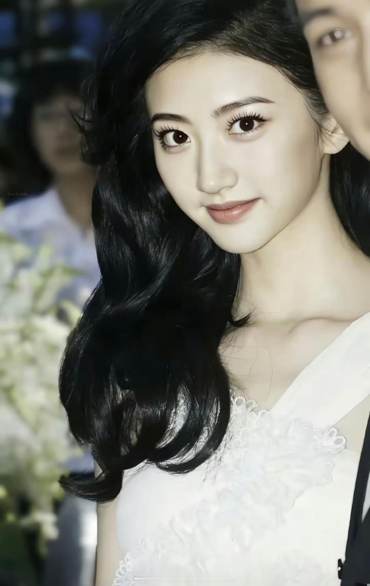 贴黑胶带被偷拍的后遗症吧美女实惨​​​