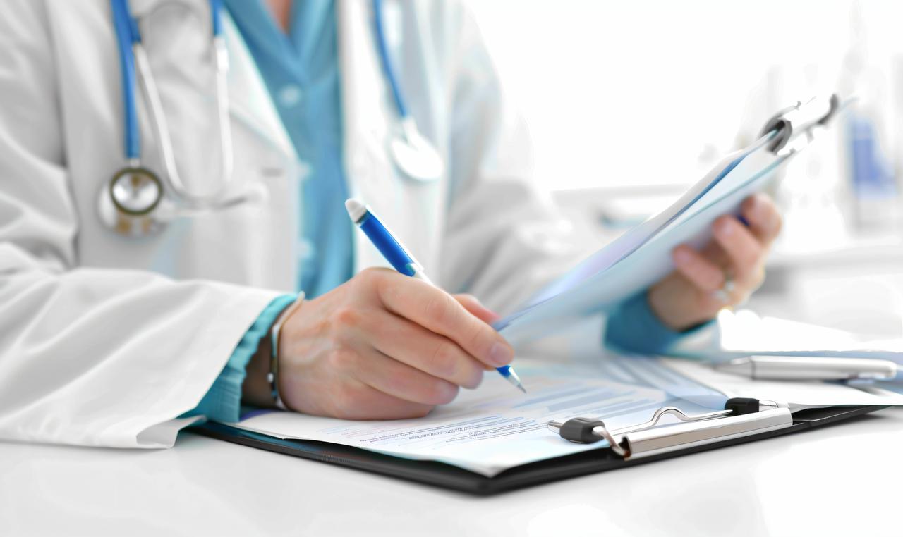 体检报告上若有这3个“信号”，别不当回事！再拖可能离癌症更近 拿到体检报告时