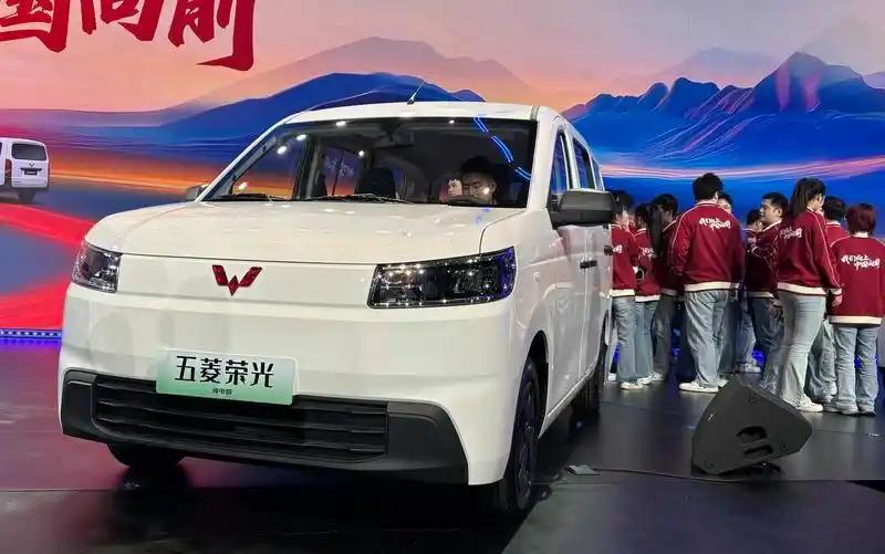 全新五菱荣光EV首发提供三种动力可选/2026年上市在最新设计风格之下，全