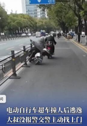 真暖心！上海一大叔被电动车撞了，肇事者跑了。他没报警，想着“算了，自己扛”。结果