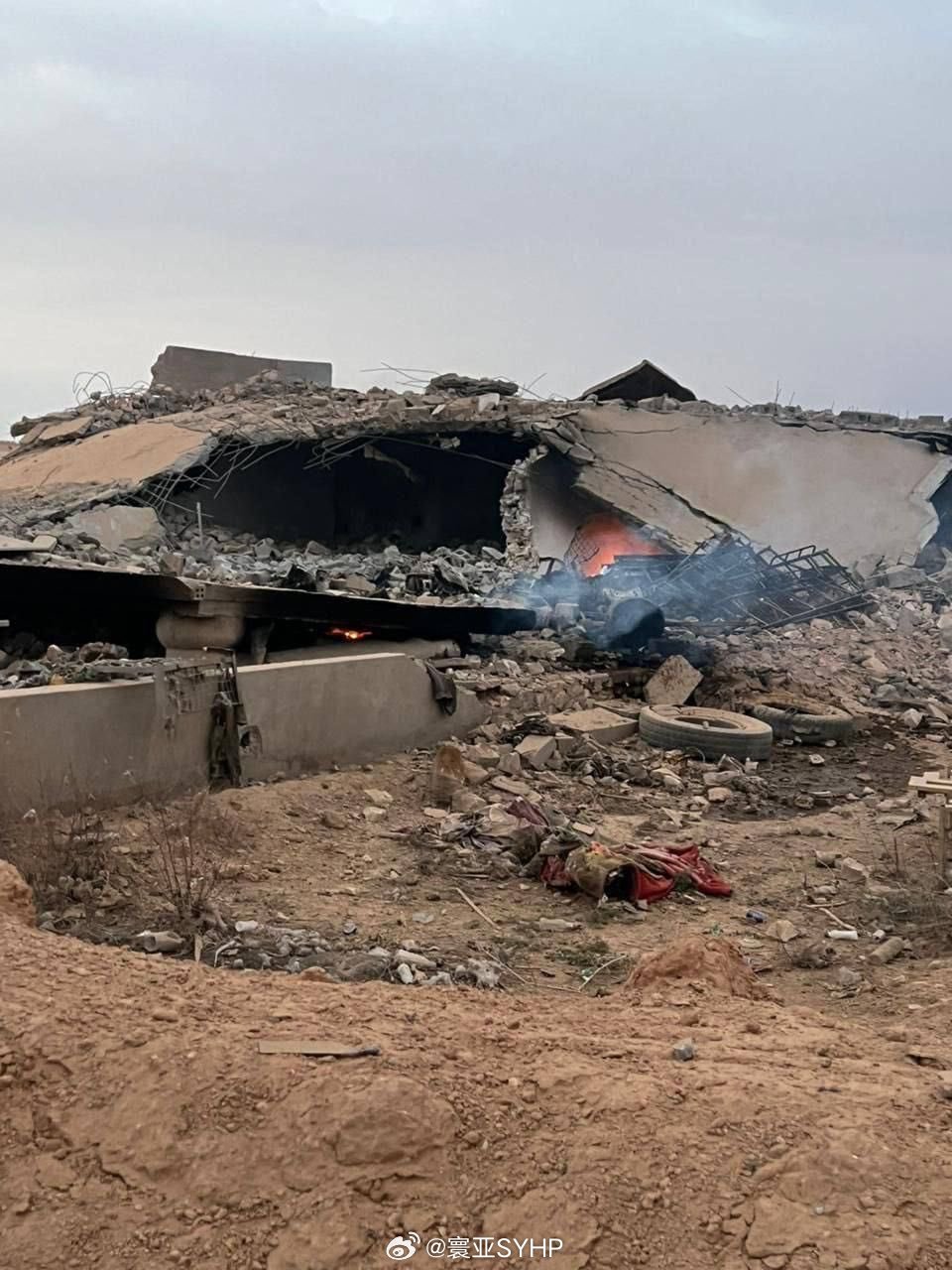 伊拉克民兵组织遭袭据伊拉克记者工会消息，在伊拉克安巴尔省阿卡沙特地区附近，在针对