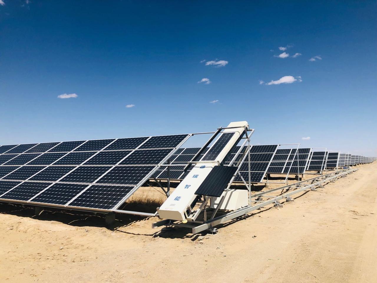 路透社消息：中方正考虑限制向美国出口先进太阳能制造设备。有意思的是，美国一边