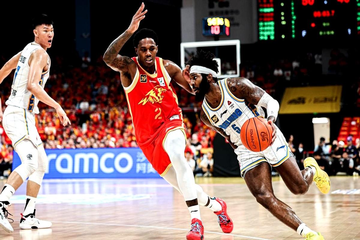 CBA新赛季四大强球队预测，从各队在休赛期的引援动作来看，广东、上海、广厦与山西