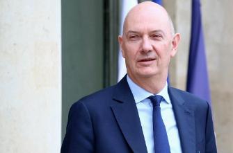 发现一个很有意思的现象，就是东大跟美国在巴黎开完会之后，法国直接见缝插针，又拉着