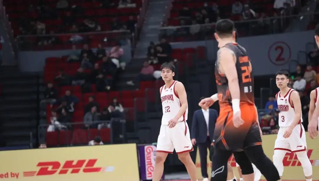 山西球迷今晚集体失眠24.3次三分出手联盟垫底，原帅被按板凳，山西输得只剩