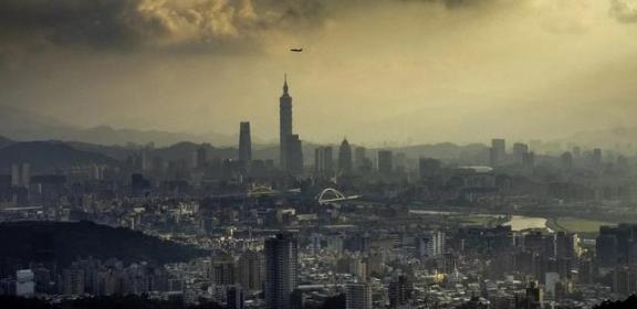 美国是在逼中国起杀心。中国一向温和，主张讲理。但是美国的不讲理是在激中国起杀心。