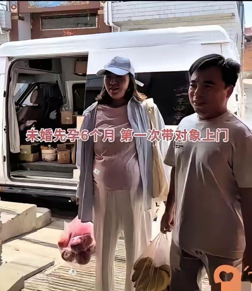 河南的一个小姑娘，怀孕六个月了，才把男朋友带回家见父母。没想到她爸爸一见男的就发