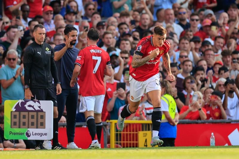 舍什科不该换下，可以换下姆贝莫，下半场应该继续狂攻，早点杀死比赛，越早再进一个，