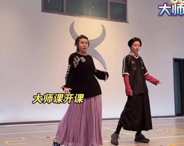 这个五一假期，王濛的《惊鸿一面》团的姐姐李小冉、唐艺昕、陈瑶加上队长王濛全都没闲