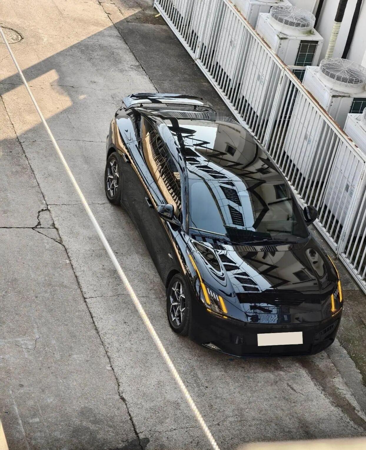 这气场是把“概念车”直接量产了吧？这就是传说中的“都市对立美学”完全体吗？😍