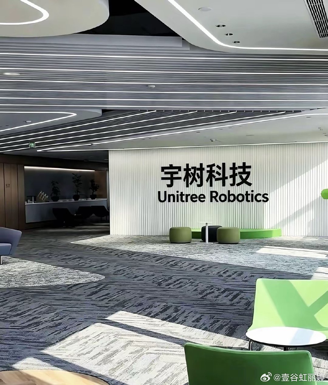 宇树科技上市后股价半个月跌去超五成​这段时间盯着宇树科技的股价走，我挺感慨的，顶着人形机器人第一股的