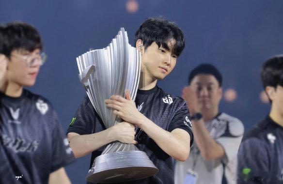 chovy今年再拿一个msi冠军，他能否超越小虎？？？众所周知小虎三冠王超威目前