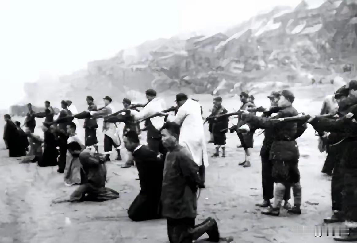 1947年8月，国民党师长李铁民下令将一百多地下党杀害，少将韩君明劝他：“老铁，