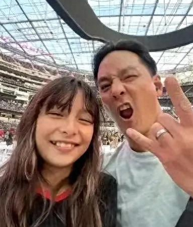 吴彦祖12岁女儿曝光！混血颜值惊艳众人，不愧是男神基因