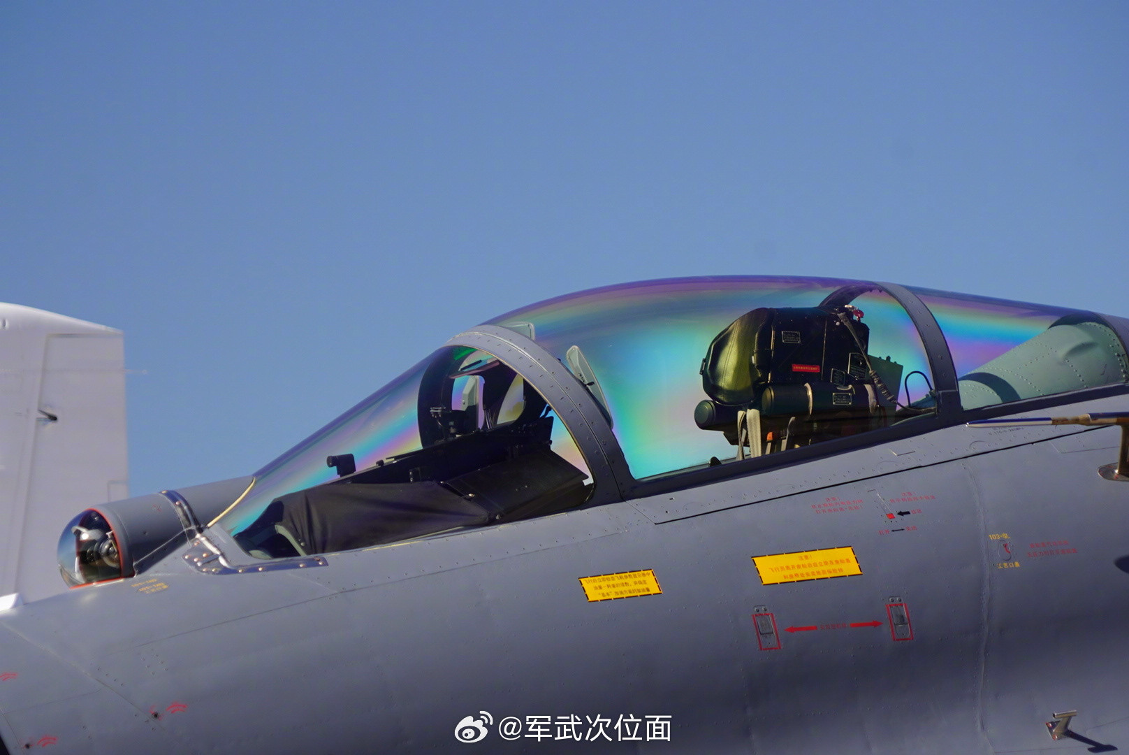 歼11和歼轰7的座舱盖的七彩肥皂泡的效果真好看翱翔长空空军航空开放活动​​​