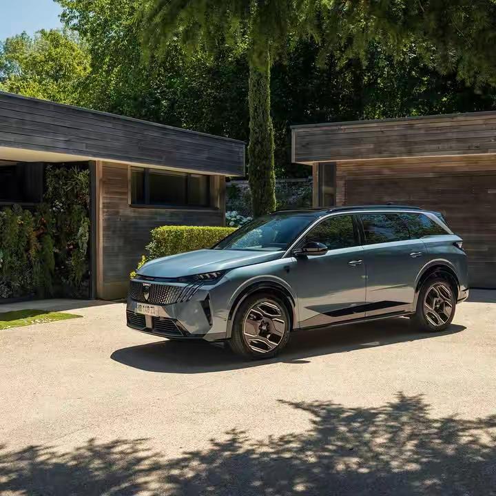 更喜欢那种设计风格呢？标致5008雪铁龙c5aircross