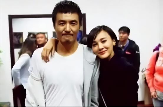 ☁2006年，朴树让妻子吴晓敏下楼买一包烟，左等右等都不回来，朴树也没给妻