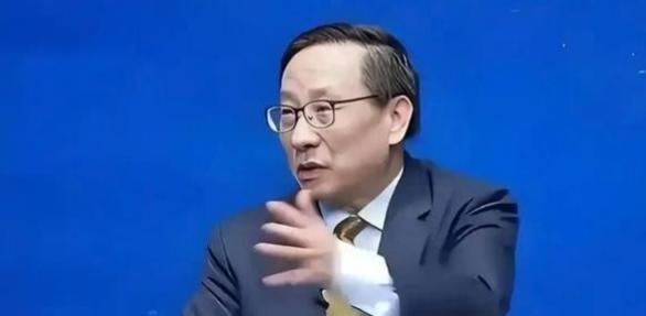 万斯曾暗示中国，如果不接受关税，就考虑战争，话音未落，中国学者高志凯就在国际
