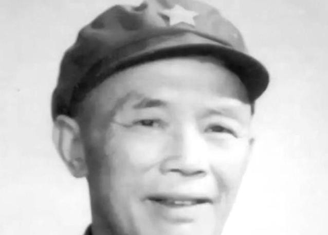 1967年，开国少将钟伟被人装进麻袋，被装进麻袋中。半个多小时后，他连人带麻袋被