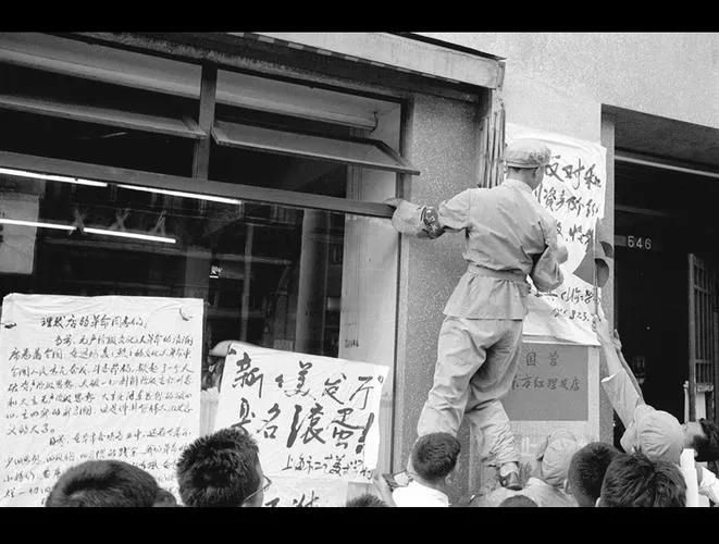 60年代，什么事让你记忆深刻自然是文化大革命的大字报，小字报，满街发传单，把各单