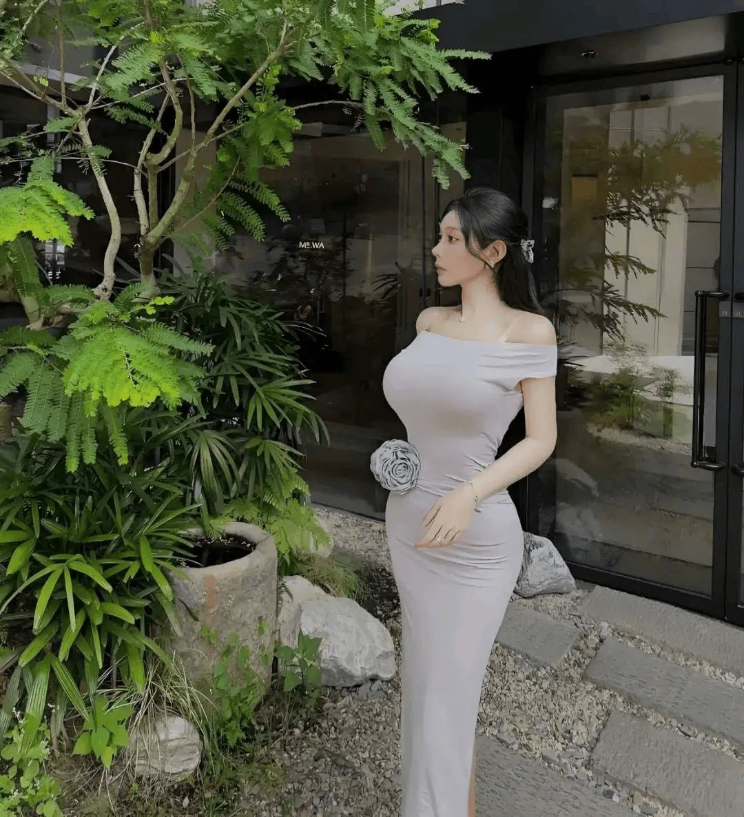超人气美女博主，36D火辣身材，纤腰翘臀，性感尤物