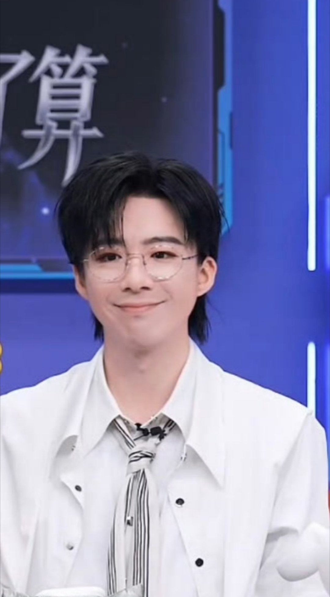 浅浅盘点一下，今日份男明星直播生图刘宇宁、任嘉伦、刘轩丞、程相刘宇宁坐黄