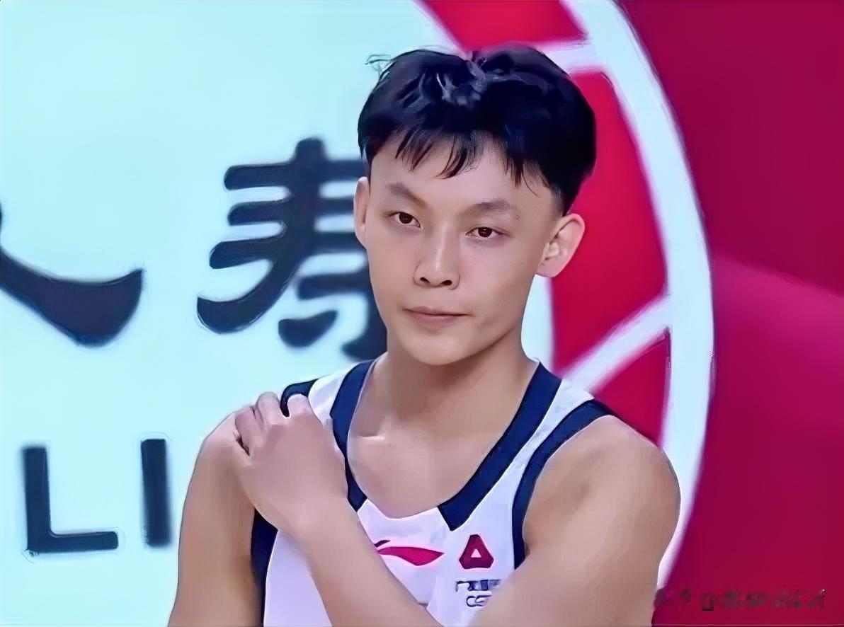 新一届国家集训队21人，郭士强为什么单独表扬徐杰？近日，国家队主教练郭士强在接