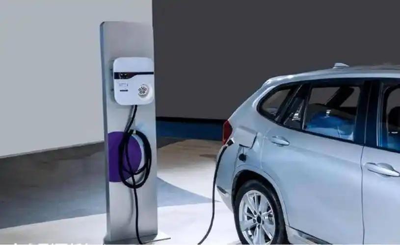 老话题！上个周末去途虎养车，顺便问了一下中年师傅，对油车电车的看法，居然把电车说