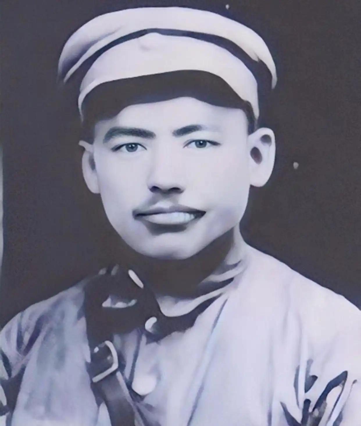 1949年，青海解放后，马步青认为故土难离，不愿意和马步芳出国，又不想去台湾寄人