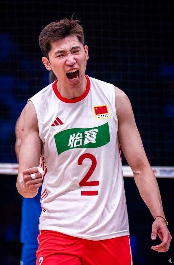 中国男排迎世联赛首胜中国男排3比0塞尔维亚男排感受一下川之怒吼这两场都有喷江川
