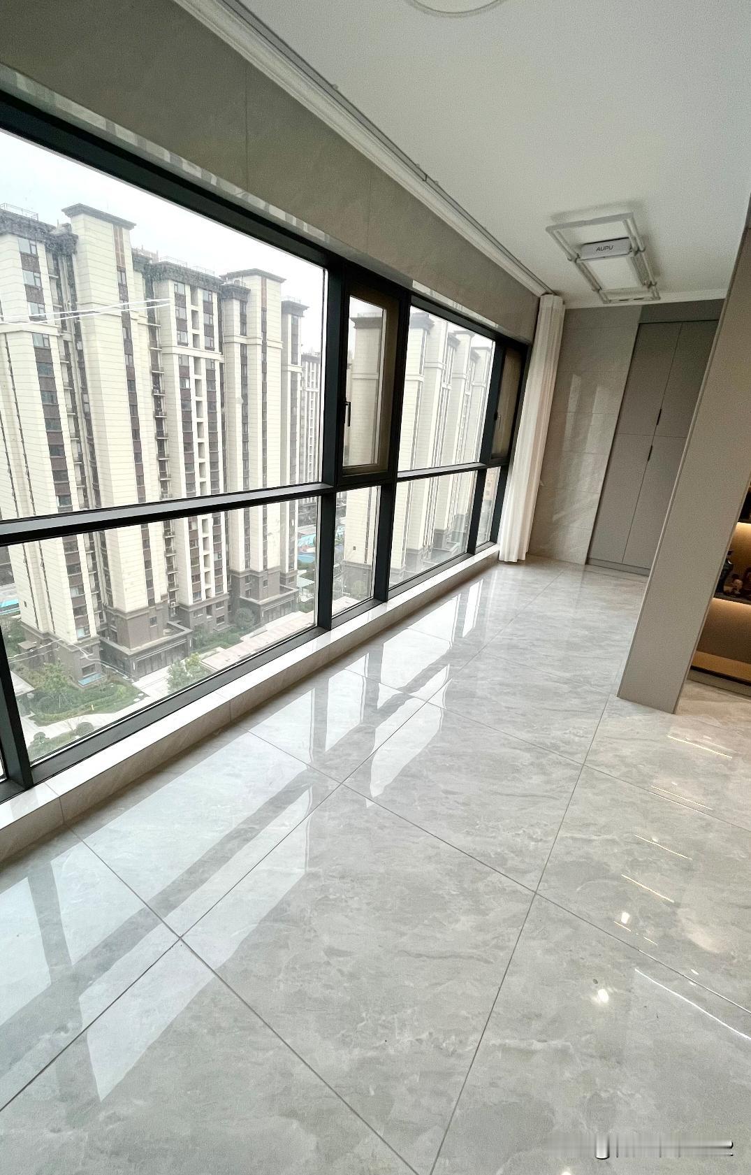 买大阳台的弊端来了😭开空调给没开一样🏠建面129平，套内100平，三室两厅