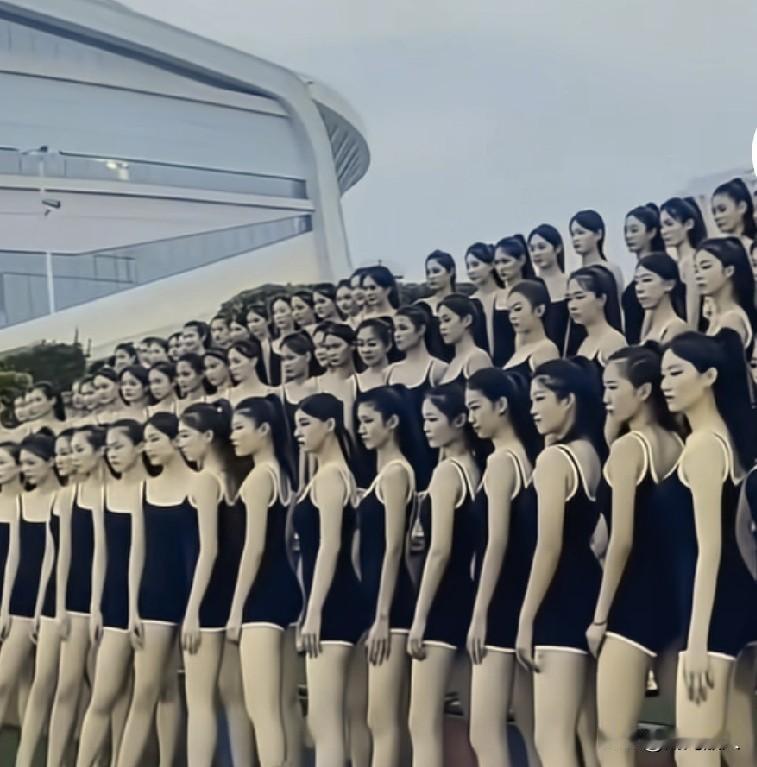 若干年过去了，不知这群孩子嫁人了没有。在恒大的那段经历本来可以成为人生的闪光点