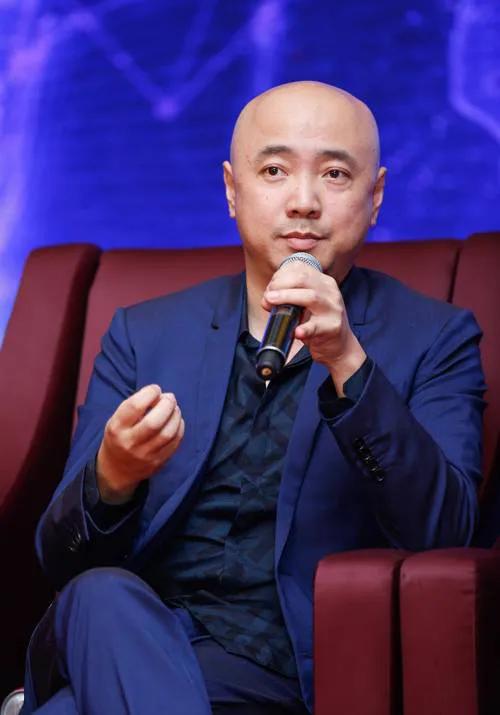 一觉醒来，徐峥的天塌了！他居然被曝光通过违法手段长期骚扰人妻！ 知名画家刘泽
