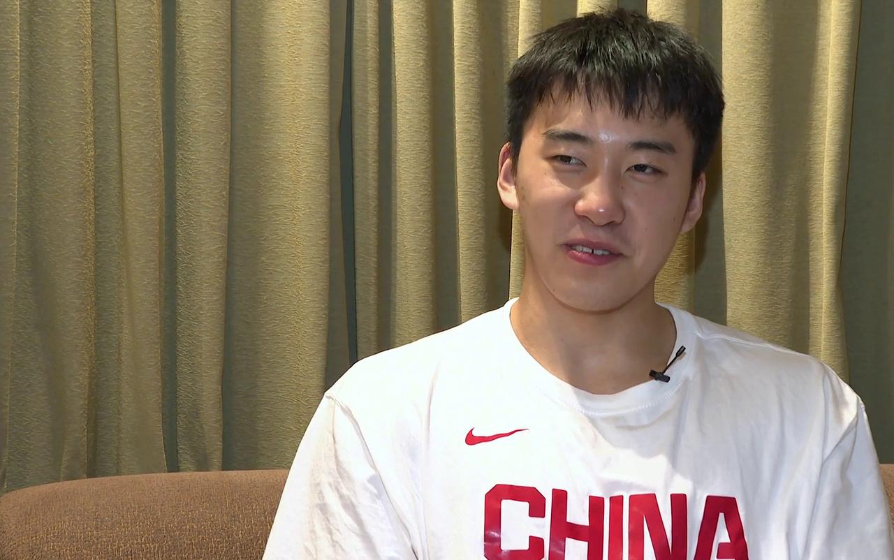 王俊杰提出3个要求！今天下午，香港金牛男篮提交包括王俊杰在内的球员报备名单，由