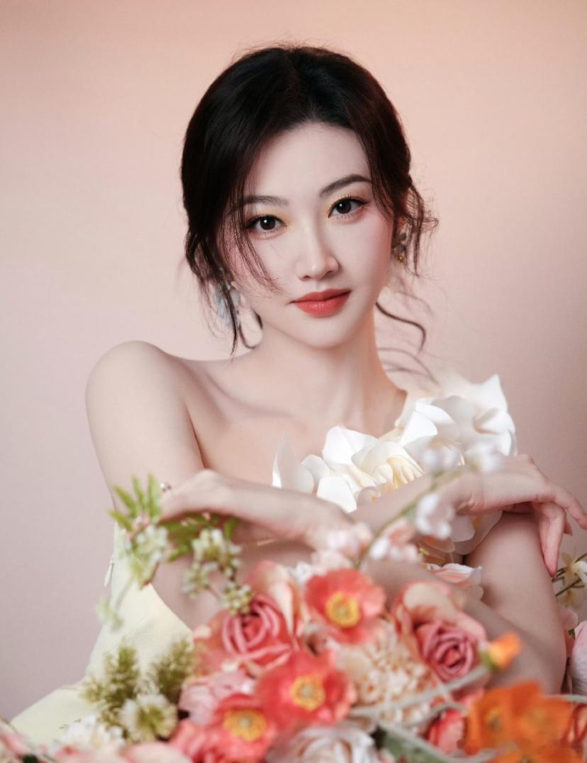 景甜，戊辰，己未，丁丑。目前走2023到2033年乙卯大运。是心地善良的人，但不完全是简单纯粹的人，